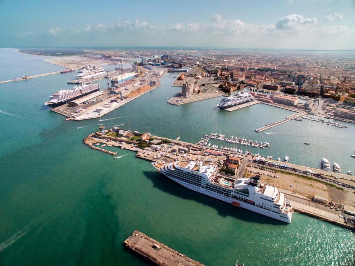Ferienwohnung Casa Mya-Relax Al Porto, Wifi Veloce E Clima Livorno Exterior foto